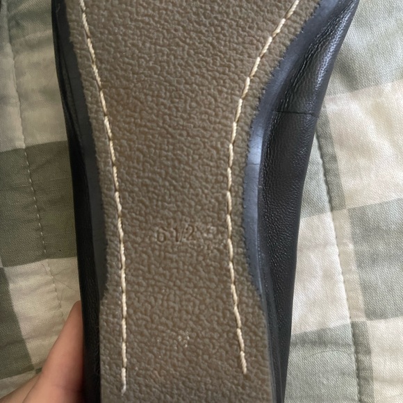 Vince Camuto Black Patten Leather Flats - WOMENS SIZE 6.5 - Picture 2 of 4